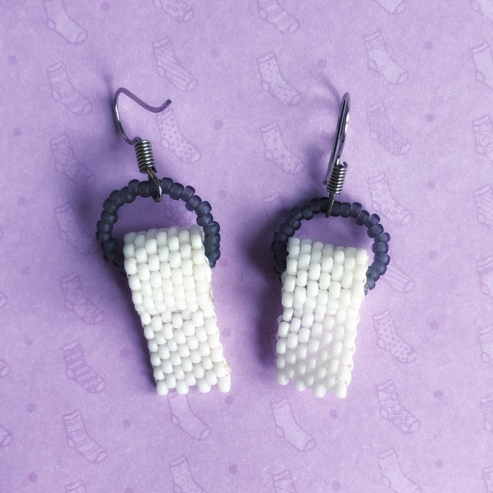 Handmade Kitsch Beaded Toilet Paper Rolls Pierced Earrings - Picture 4 of 6